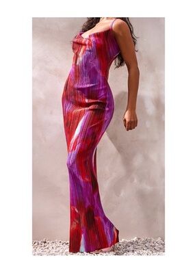 Pretty Little Thing Strappy
Maxi Dress Multi Color Size 2